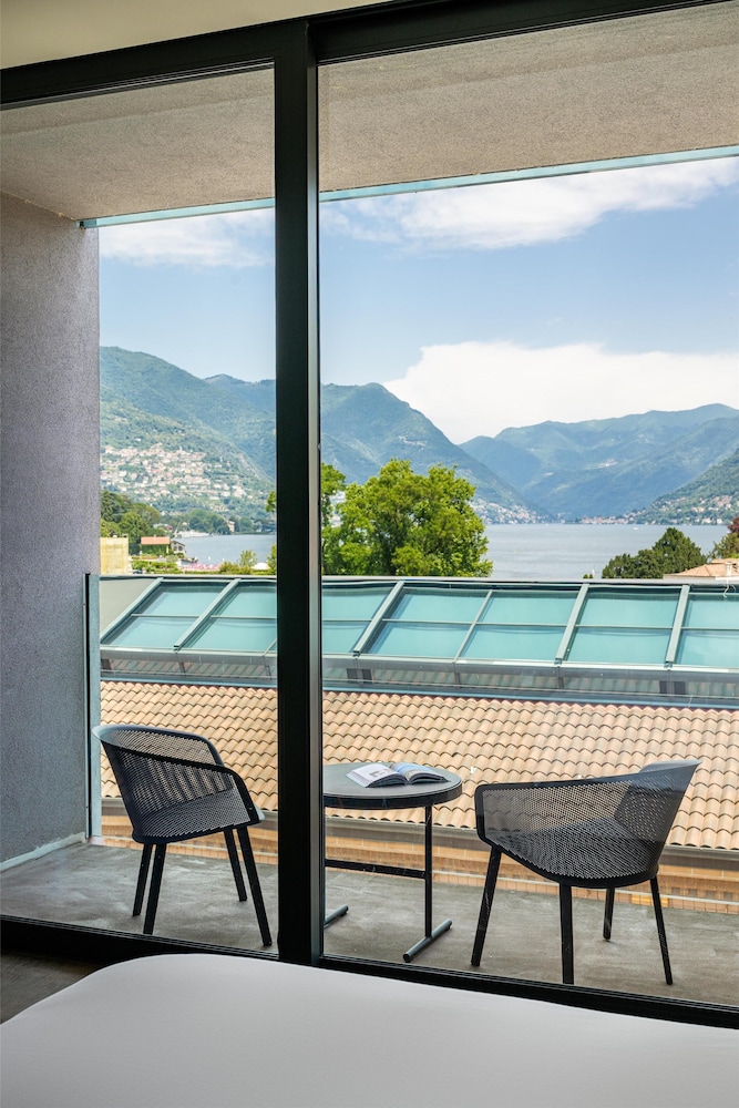 Hilton Lake Como — Hotel rooms in Como, Lombardy