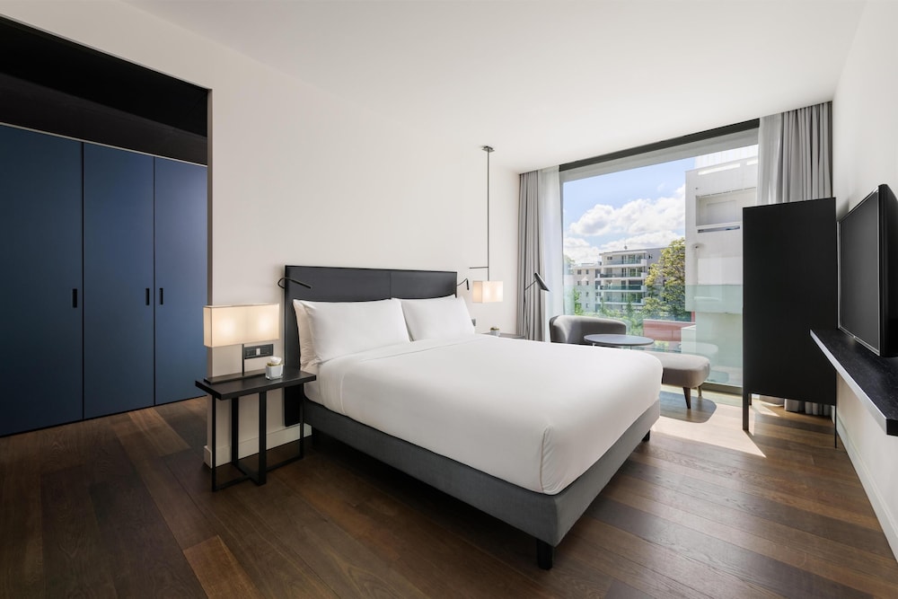 Hilton Lake Como — Hotel rooms in Como, Lombardy