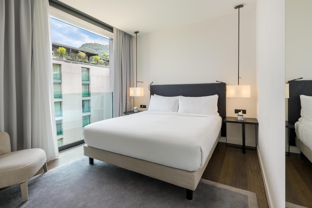 Hilton Lake Como — Hotel rooms in Como, Lombardy