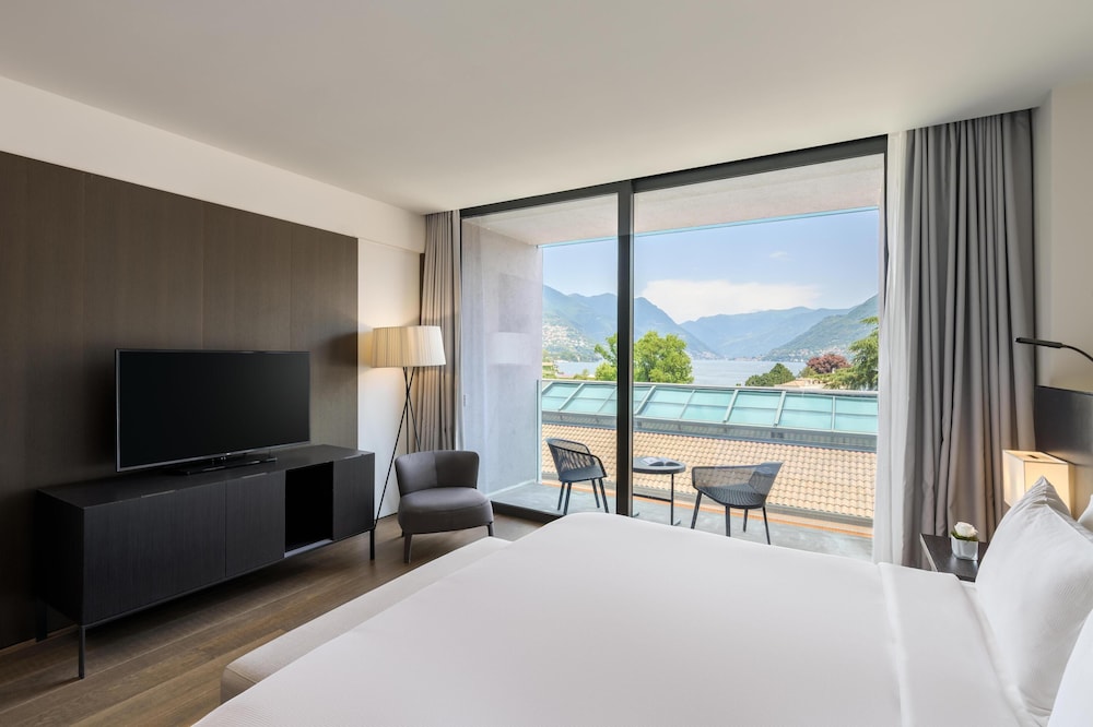 Hilton Lake Como — Hotel rooms in Como, Lombardy