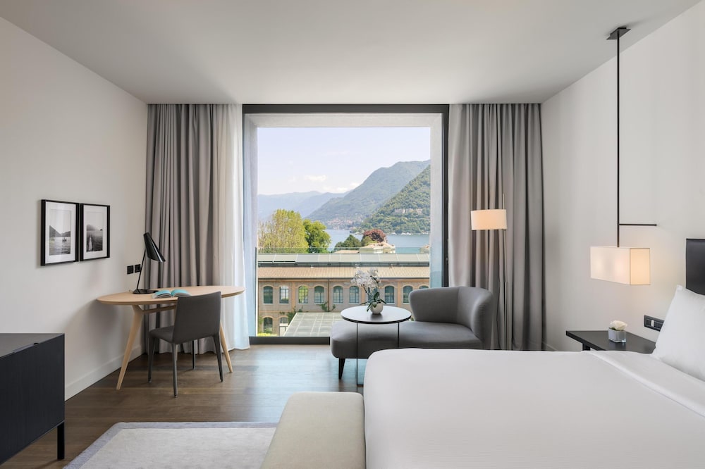 Hilton Lake Como — Hotel rooms in Como, Lombardy