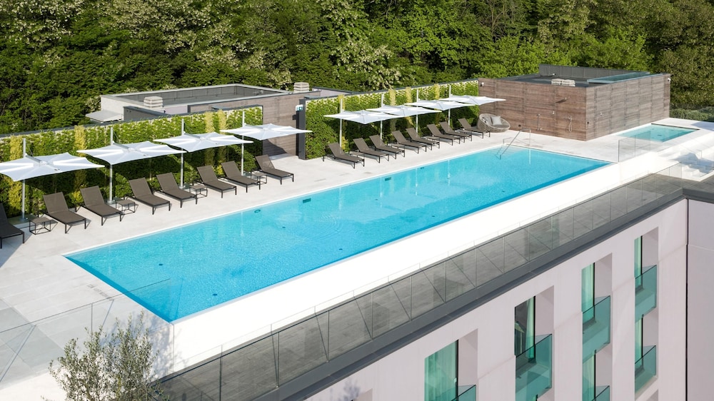 Hilton Lake Como — Swimming pool in Como, Lombardy