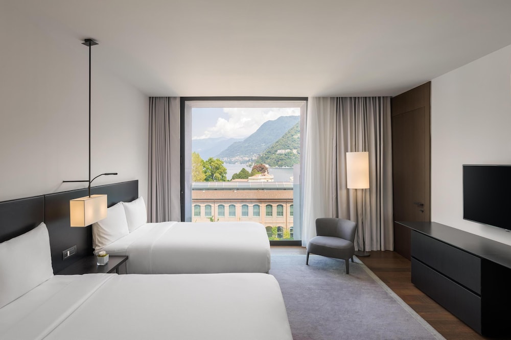 Hilton Lake Como — Hotel rooms in Como, Lombardy