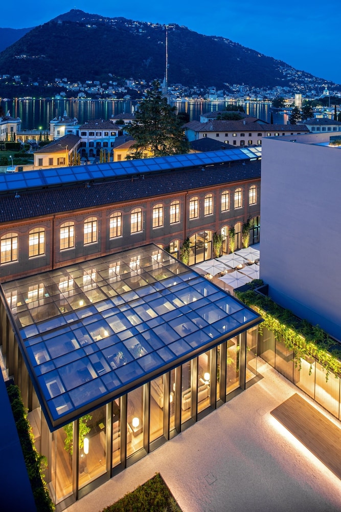 Hilton Lake Como — Hotel building in Como, Lombardy