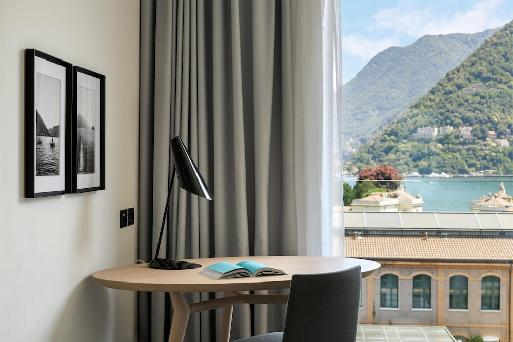 Hilton Lake Como — Hotel rooms in Como, Lombardy