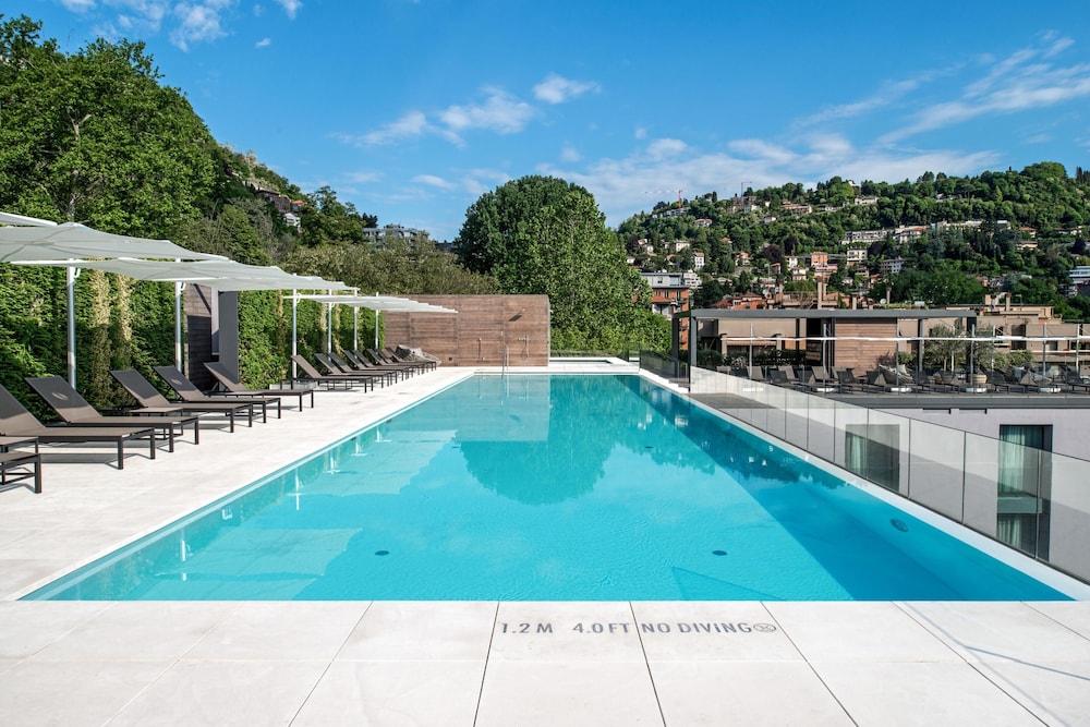 Hilton Lake Como — Swimming pool in Como, Lombardy