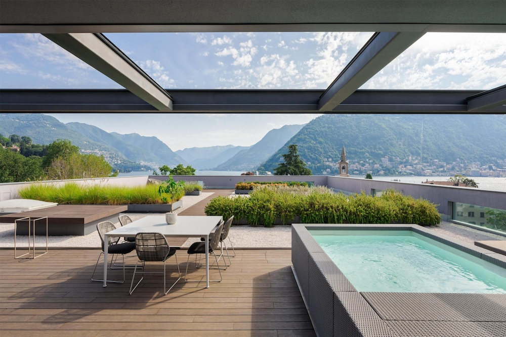 Hilton Lake Como — Swimming pool in Como, Lombardy
