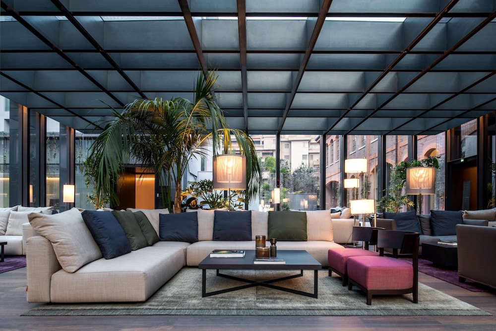 Hilton Lake Como — Hotel building in Como, Lombardy
