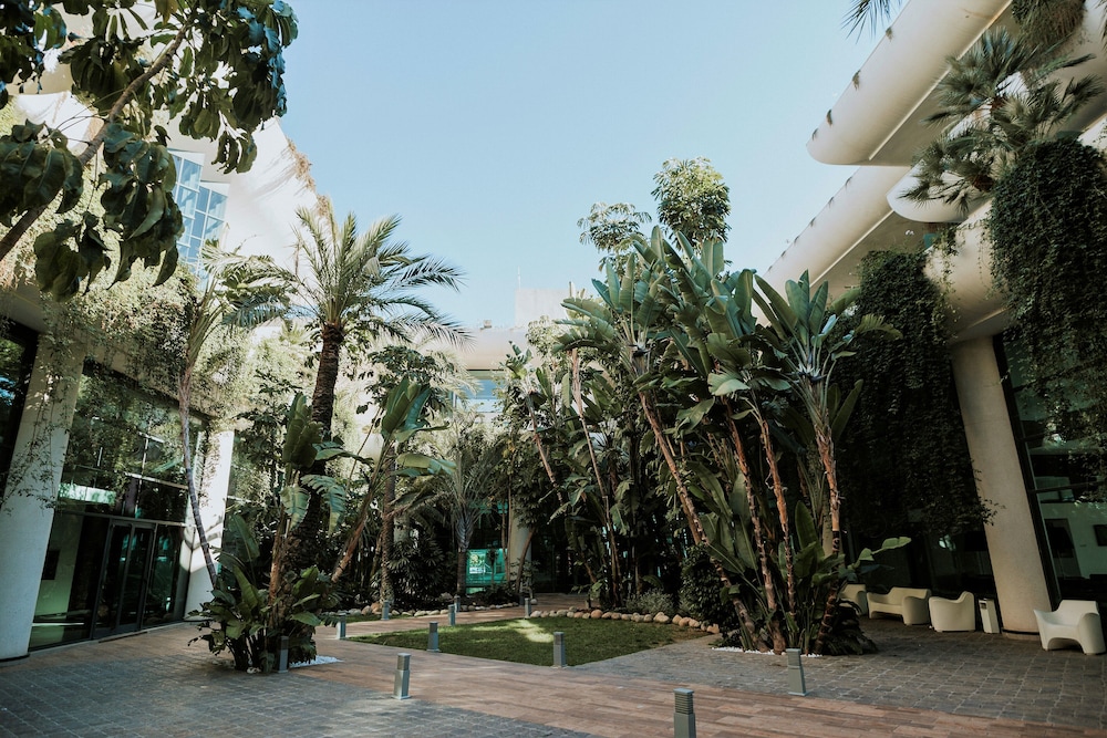 Hotel Deloix Aqua Center — Hotel building in Benidorm, Valencian Community