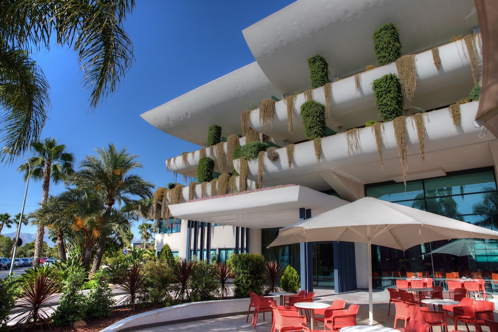 Hotel Deloix Aqua Center — Hotel building in Benidorm, Valencian Community