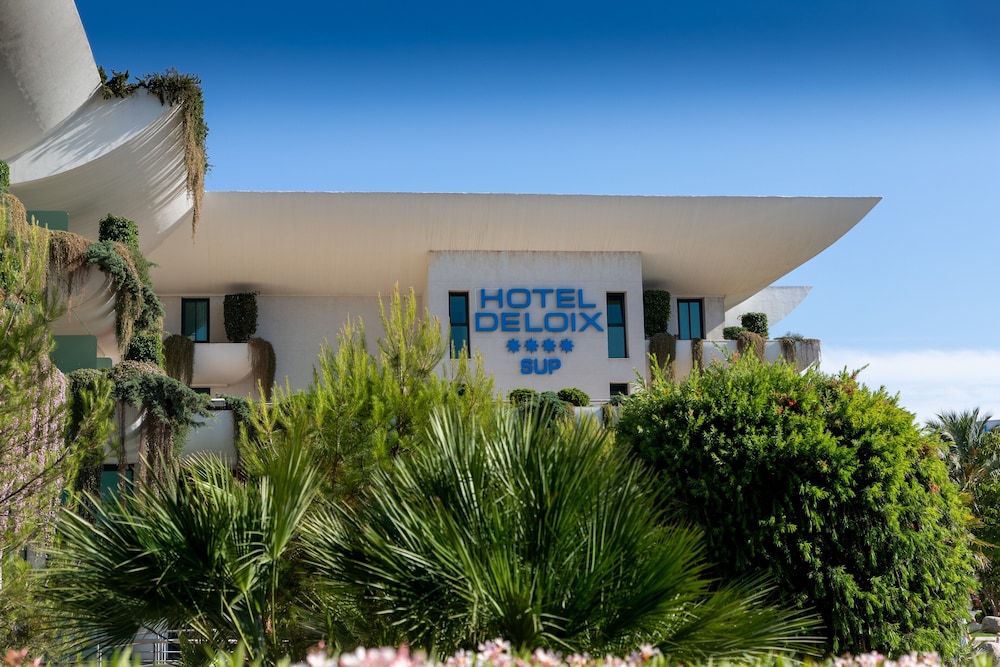 Hotel Deloix Aqua Center — Hotel building in Benidorm, Valencian Community