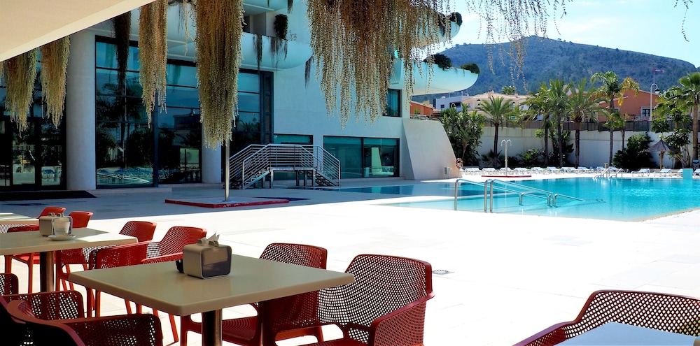 Hotel Deloix Aqua Center — Swimming pool in Benidorm, Valencian Community