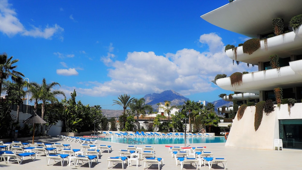 Hotel Deloix Aqua Center — Swimming pool in Benidorm, Valencian Community