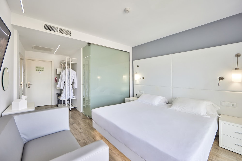 Hotel Astoria Playa - Adults Only — Hotel rooms in Alcudia, Balearic Islands