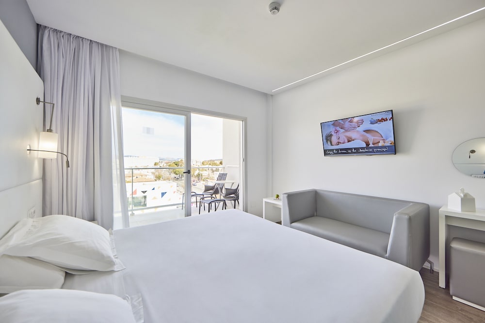Hotel Astoria Playa - Adults Only — Hotel rooms in Alcudia, Balearic Islands