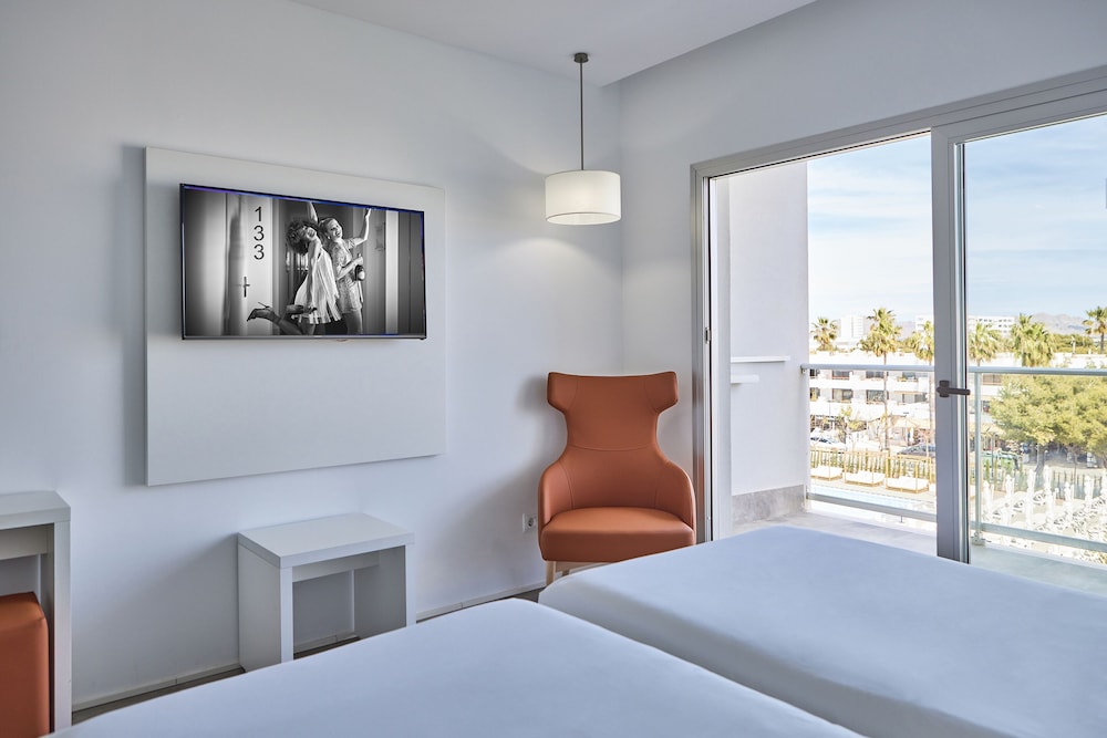 Hotel Astoria Playa - Adults Only — Hotel rooms in Alcudia, Balearic Islands