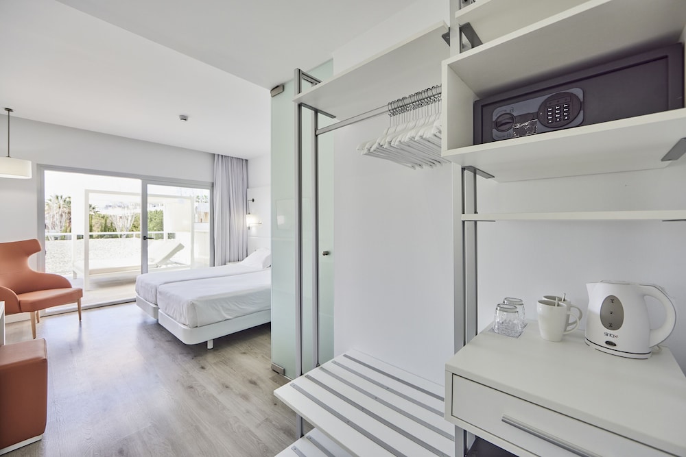 Hotel Astoria Playa - Adults Only — Hotel rooms in Alcudia, Balearic Islands