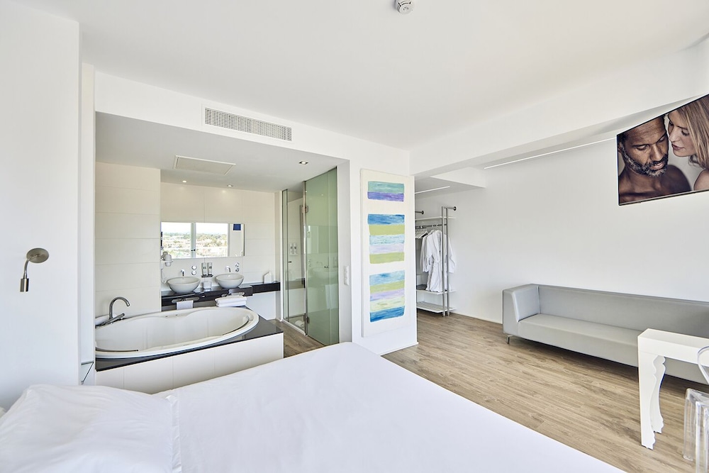 Hotel Astoria Playa - Adults Only — Hotel rooms in Alcudia, Balearic Islands
