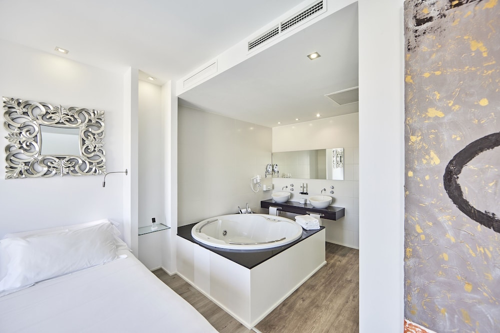 Hotel Astoria Playa - Adults Only — Hotel rooms in Alcudia, Balearic Islands