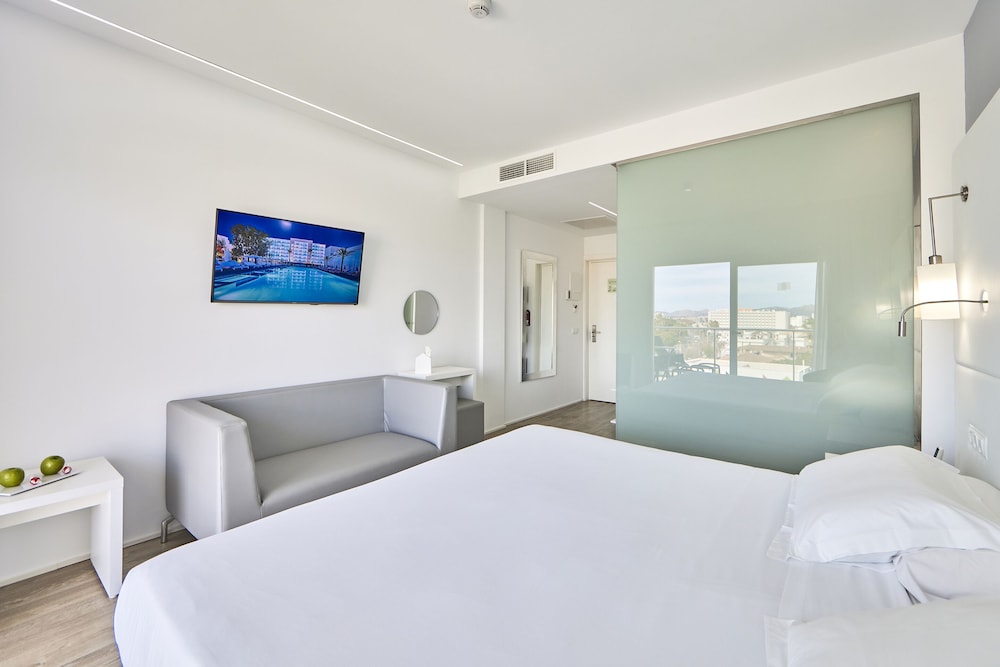 Hotel Astoria Playa - Adults Only — Hotel rooms in Alcudia, Balearic Islands