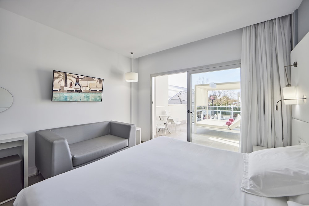 Hotel Astoria Playa - Adults Only — Hotel rooms in Alcudia, Balearic Islands