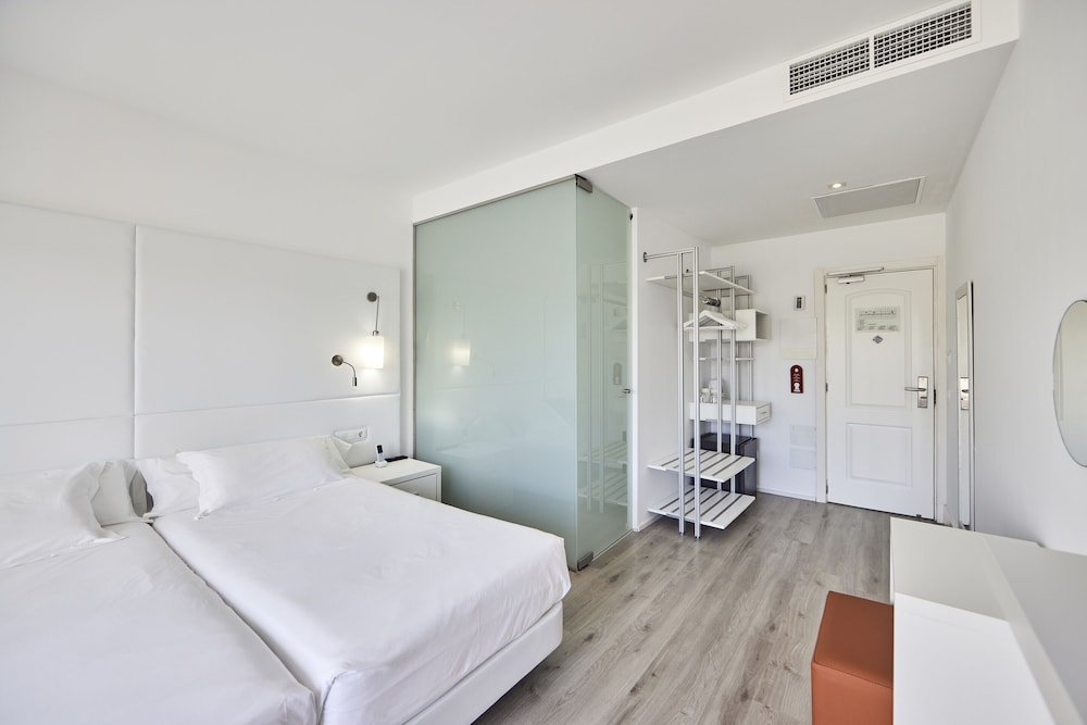 Hotel Astoria Playa - Adults Only — Hotel rooms in Alcudia, Balearic Islands