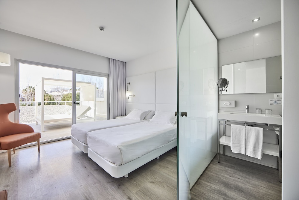 Hotel Astoria Playa - Adults Only — Hotel rooms in Alcudia, Balearic Islands