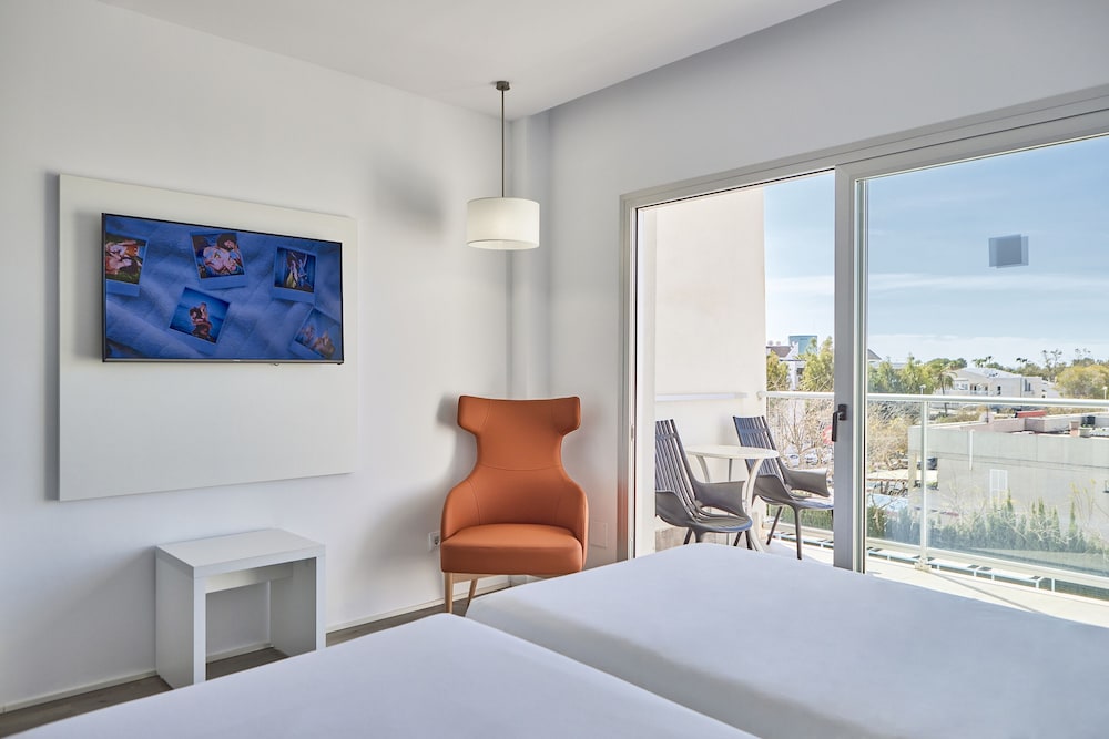 Hotel Astoria Playa - Adults Only — Hotel rooms in Alcudia, Balearic Islands