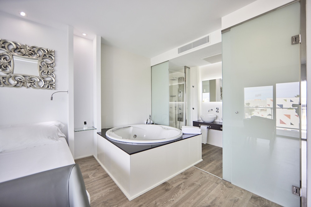 Hotel Astoria Playa - Adults Only — Hotel rooms in Alcudia, Balearic Islands