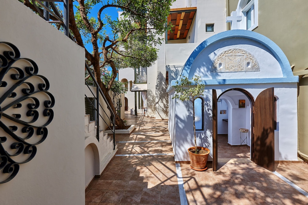 Arminda Hotel & Spa — Hotel building in Stalida