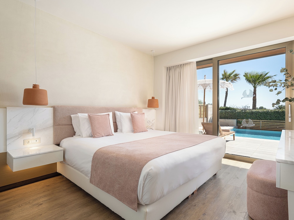 Avra Imperial Hotel — Rooms in Platanias