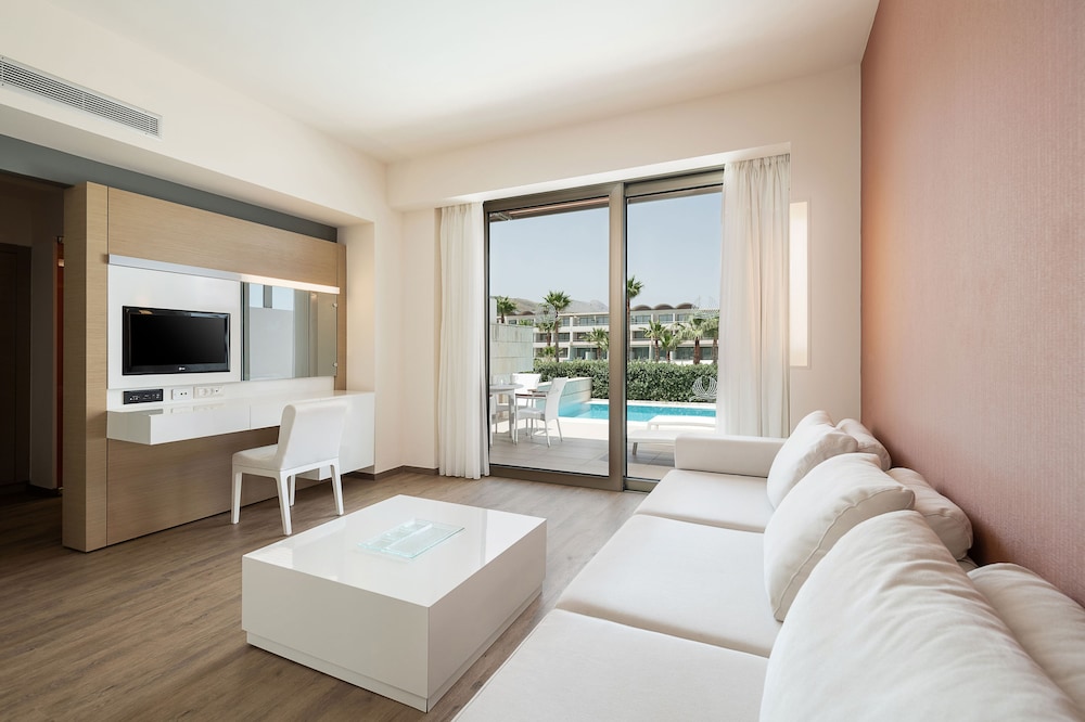 Avra Imperial Hotel — Rooms in Platanias