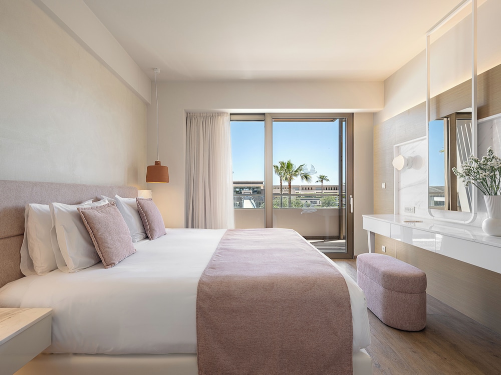 Avra Imperial Hotel — Rooms in Platanias