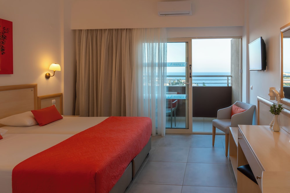Blue Bay Resort Hotel — Hotel rooms in Lygaria