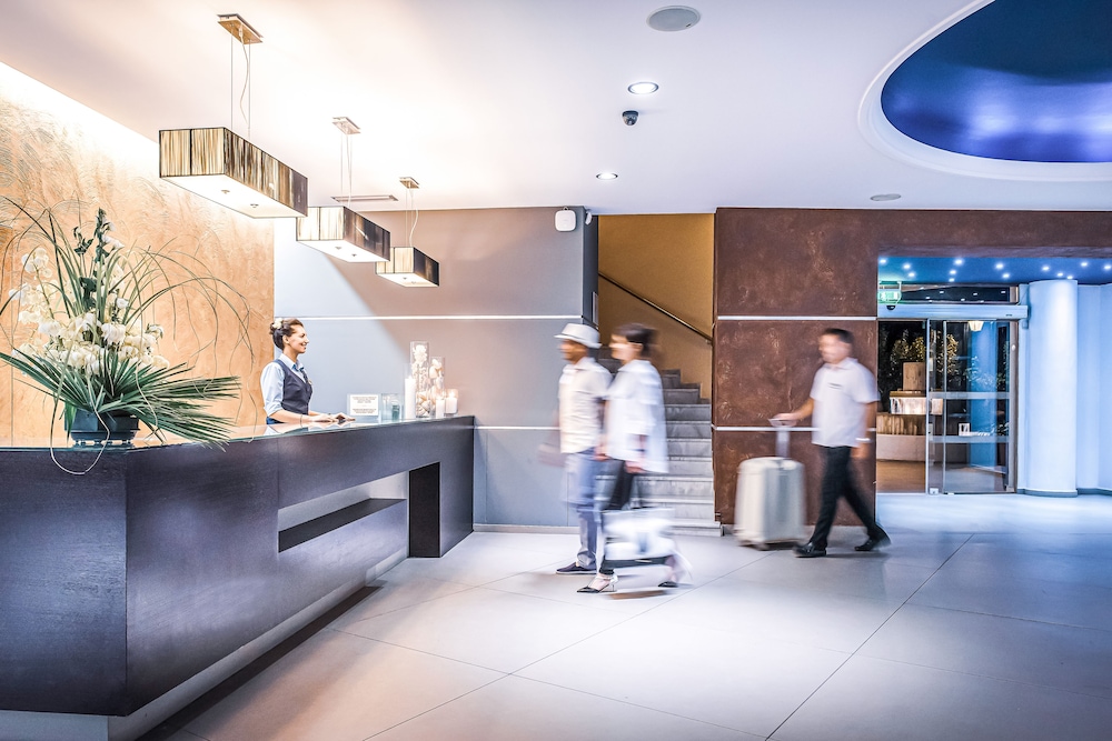 Blue Bay Resort Hotel — Hotel building in Lygaria