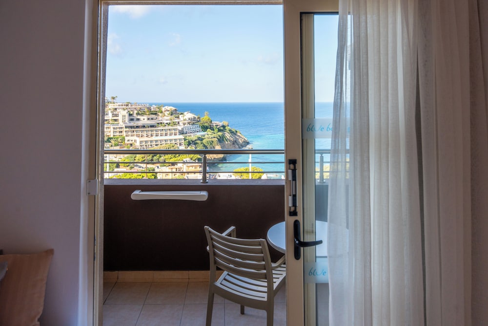 Blue Bay Resort Hotel — Hotel rooms in Lygaria