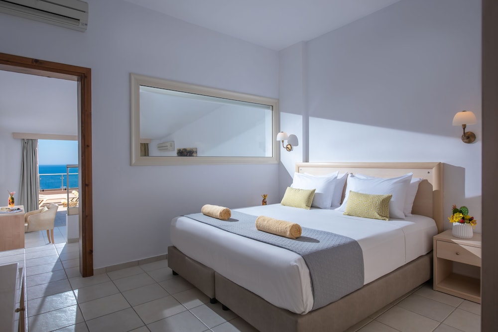 Blue Bay Resort Hotel — Hotel rooms in Lygaria