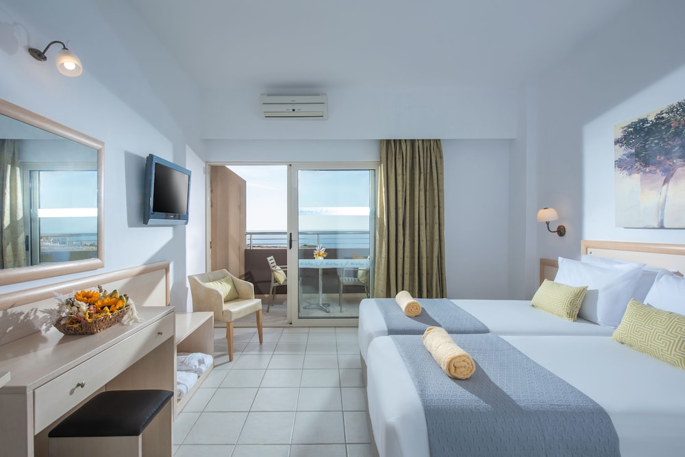 Blue Bay Resort Hotel — Hotel rooms in Lygaria