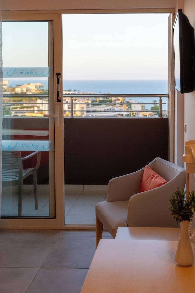 Blue Bay Resort Hotel — Hotel rooms in Lygaria