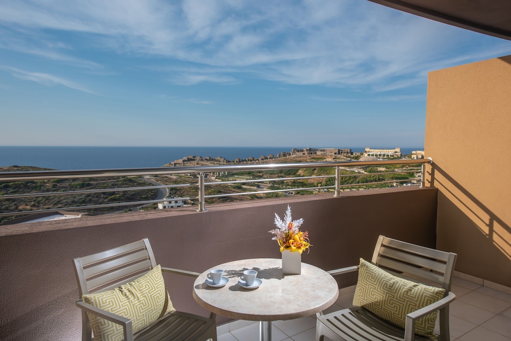 Blue Bay Resort Hotel — Hotel rooms in Lygaria