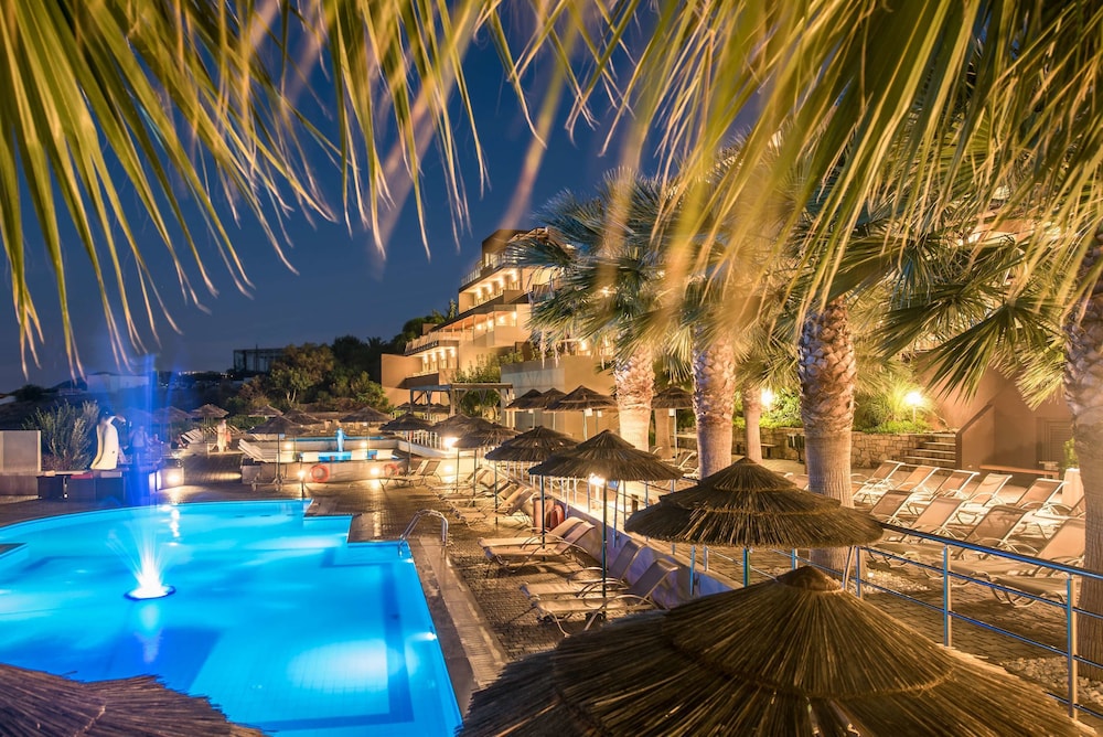 Blue Bay Resort Hotel — Swimming pool in Lygaria