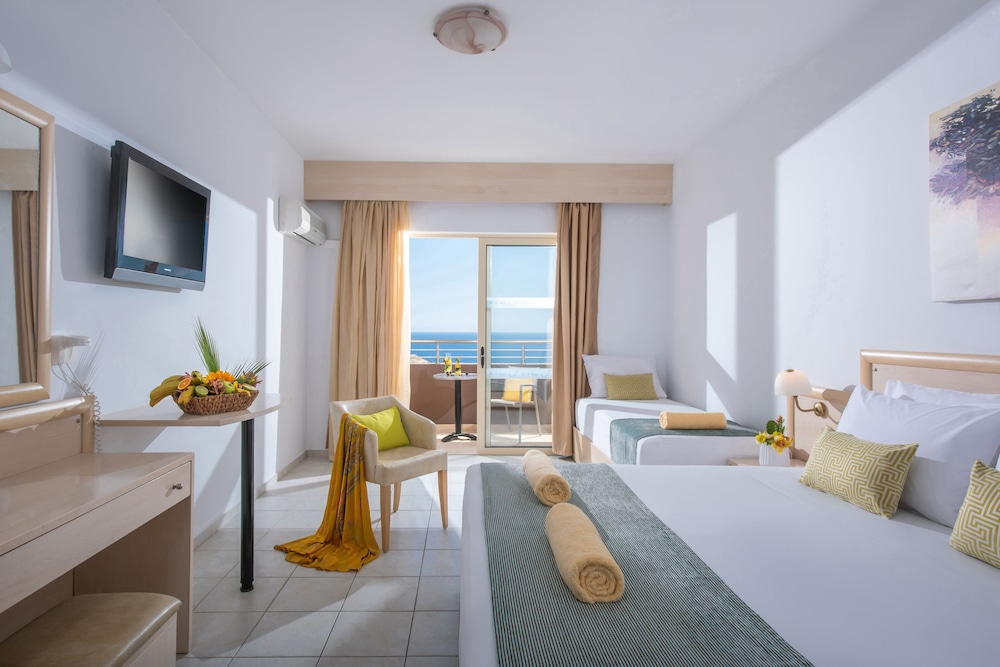 Blue Bay Resort Hotel — Hotel rooms in Lygaria