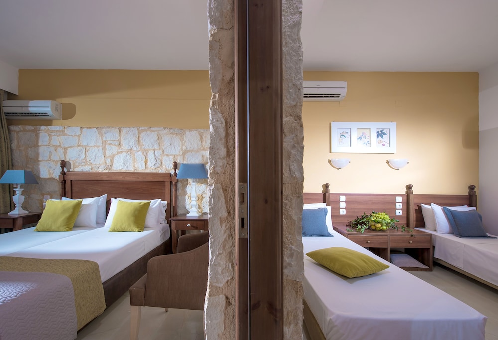 Blue Bay Resort Hotel — Hotel rooms in Lygaria