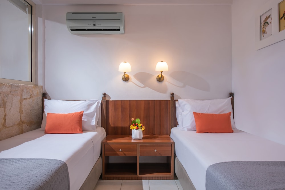 Blue Bay Resort Hotel — Hotel rooms in Lygaria