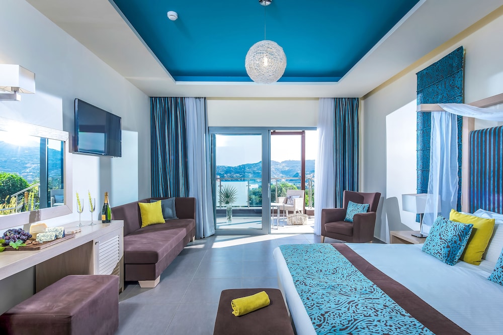 Blue Bay Resort Hotel — Hotel rooms in Lygaria