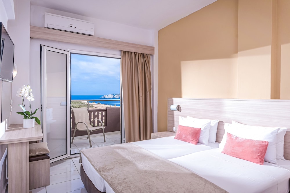 Blue Bay Resort Hotel — Hotel rooms in Lygaria