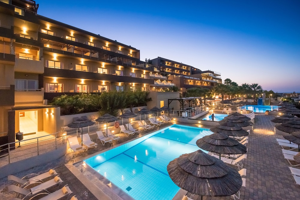 Blue Bay Resort Hotel — Swimming pool in Lygaria