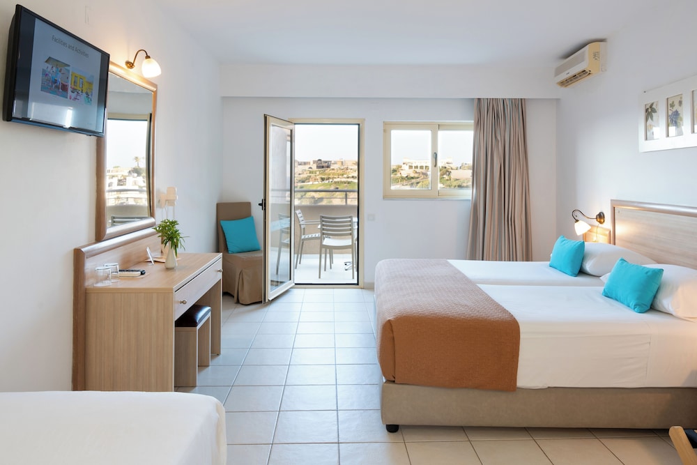 Blue Bay Resort Hotel — Hotel rooms in Lygaria