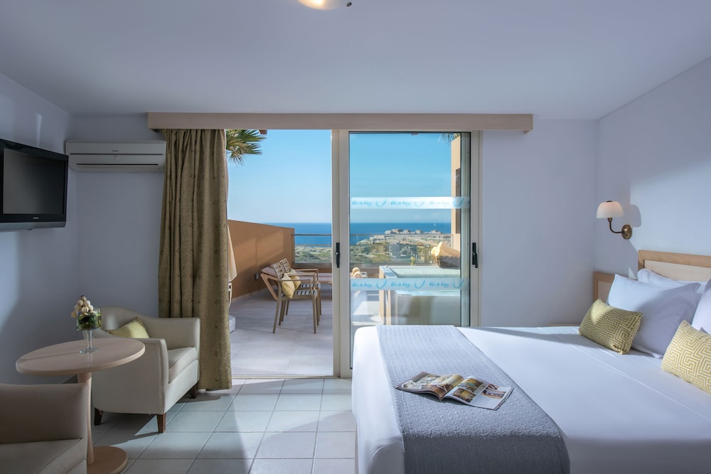 Blue Bay Resort Hotel — Hotel rooms in Lygaria