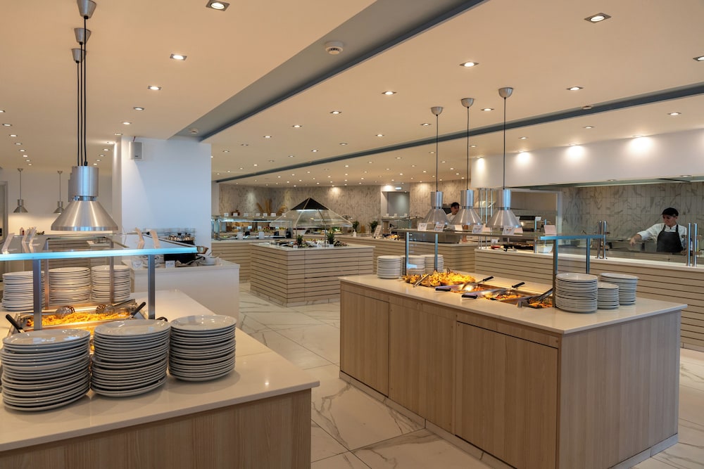 Blue Bay Resort Hotel — Restaurant & bars in Lygaria